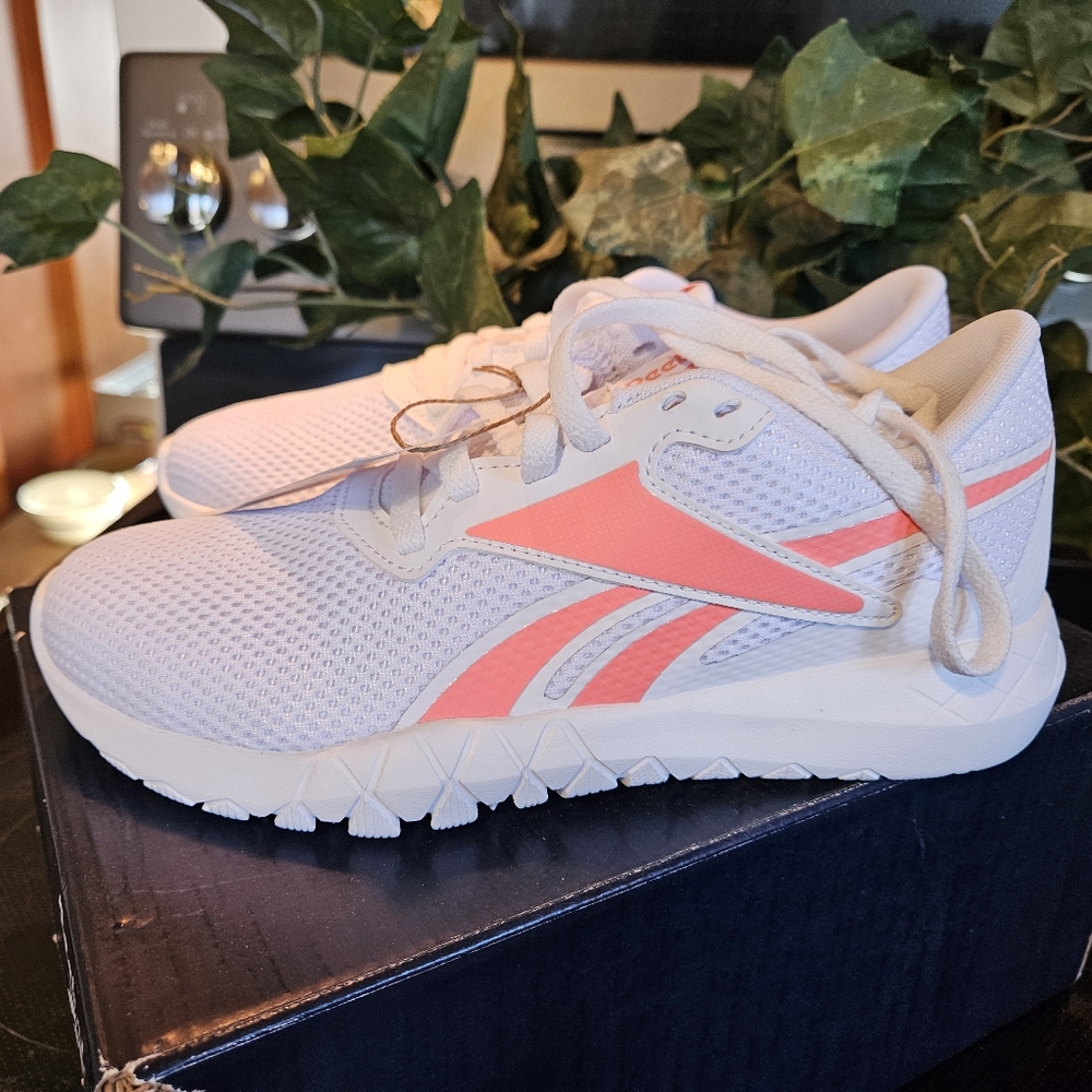 REEBOK...NEW in box white Flexgon sneakers women's 6